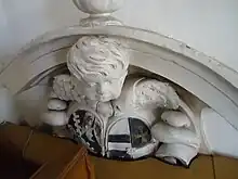 Teilweise sichtbares Epitaph für Graf Georg Reinhard