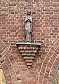Madonna über dem Portal von St. Josef