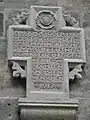 Gedenkkreuz von 1917 in der Kirchenwand