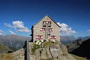 Die Erlanger Hütte von Westen