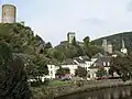 Burg mit Ortschaft