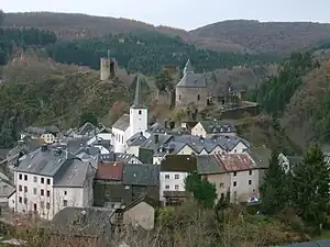 Esch an der Sauer mit Kirche und Burg