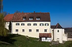 Gebäude mit rundem Eckurm