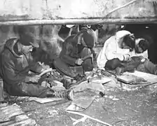 Eskimos beim Gravieren, 1949
