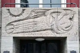 Relief von Herbert Lungwitz über dem Haupteingang