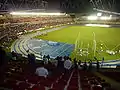 Blick in das Stadion unter Flutlicht