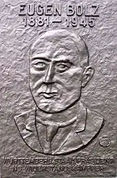 Relief am Eugen-Bolz­-Platz beim Eingang zum Rathaus