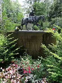 Eugen Steinmann-Kästli (1873–1955) Unternehmer, Giuseppe Kaiser-Steinmann (1917–2014) Maschineningenieur, u. a. Sulzer Firmenleiter, Stifter. Friedhof Feldli, St. Gallen. Grabplastik von Arnold Huggler (1894–1988)