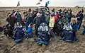 Die Crew mit den Helfern kurz nach der Landung