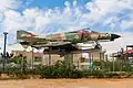 Eine F-4E Phantom II Kurnass der 119. Staffel „Bat“ am Giv'at Olga Technoda (Museum)