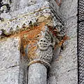Abteikirche, Kapitell nördl. Querhausfenster, Steinbock