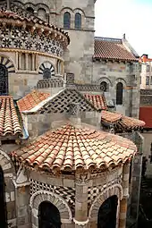 Notre-Dame du Port, Clermont-Ferrand, Chorhaupt (12. Jh.)