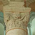 Rotunde, Kapitell, Monster, bärtige Gesichter