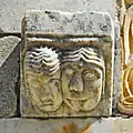 Portalskulptur, Köpfe eines Paares