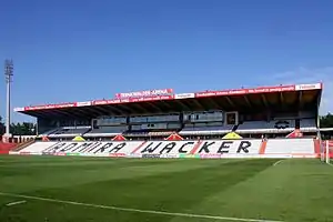Blick auf die Haupttribüne