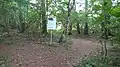 Hinweisschilder am großen Moorsee des Blixmoores