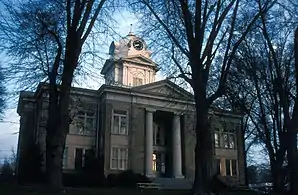 Franklin County Courthouse (2006). Das Courthouse entstand 1906 im Stile des Neoklassizismus. Seit September 1980 ist es im NRHP eingetragen.