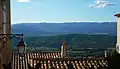 Ausblick auf das Massiv mit La Sauvette (hinten links der Mitte) von Gassin