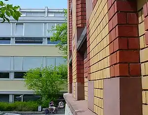 Der Altbau und Werkstattbau