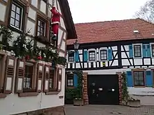 Fachwerkhäuser zur Weihnachtszeit in der Hanauer Gasse nahe Marktplatz und Darmstädter Schloss