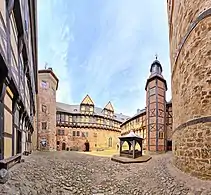 Innenhof mit Blick zum Westflügel