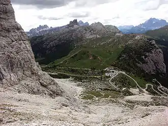 Blick auf den Falzarego-Pass vom Aufstieg auf den Kleinen Lagazuoi