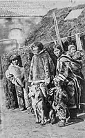 Abraham und seine Familie vor einer Hütte, Foto von 1880