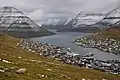Blick auf den Haraldssund und die Insel Kunoy (links)