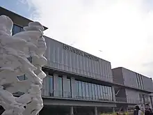 Das Bild zeigt die Fassade des Istanbul Modern Museums.