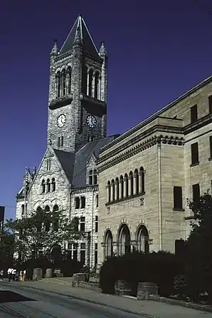 Das Fayette County Courthouse in der Innenstadt von Uniontown, die seit 1989 im NRHP gelistet ist