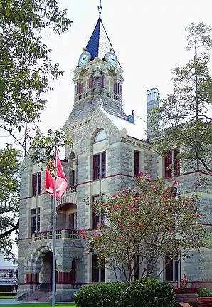 Das Fayette County Courthouse and Jail in La Grange, gelistet im NRHP mit der Nr. 75001973