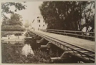 Militärische Feldbahn auf der Jasselda-Brücke am Landgut von Roman Skirmunt, um 1916
