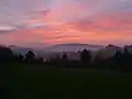 Blick von der L 3102 nahe Brandau westsüdwestwärts zum Felsberg