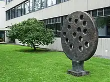 Figur 4 (Scheiben), 2009. Allgemeine Gewerbeschule Basel. Von Kaspar Müller