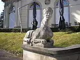 Sphinx am Treppenaufgang