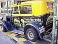 Oldtimer-Taxi mit Fileteado