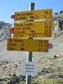 Wegweiser bei der Jenatschhütte