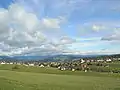 Blick von Westen auf das Dorf Fischbach in Richtung Hochwechsel