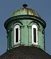 Laterne auf der Turmspitze mit historistischen Formelementen