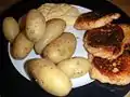 Skandinavisch: Pellkartoffeln mit Fischfrikadellen und Remoulade