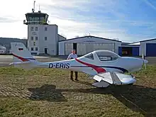 Der Flugplatz mit Tower