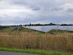Solarmodule an der Straße im Gewerbe- und Industriegebiet Lönnewitz
