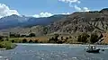 Fliegenfischer auf dem Yellowstone River, Electric Peak im Hintergrund
