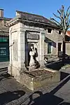 Brunnen auf dem Platz der Markhalle