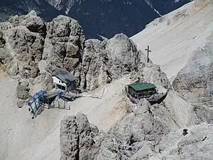 Bergstation in der Forcella Staunies und Rif. Lorenzi von der Via ferrata Marino Bianchi
