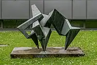 Großplastik Formentfaltung, 1957, Bronze, 240 × 310 × 200 cm, Freiburg, Mozartstraße