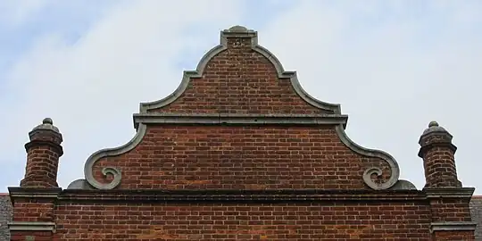 Geknickter Volutengiebel (Methodistenkirche, Ryde)