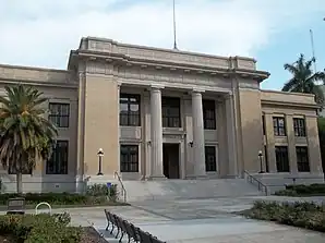 Lee County Courthouse (2011). Das Courthouse wurde im Jahr 2015 im Stile des Neoklassizismus erbaut. Im Mai 1989 wurde es in das NRHP eingetragen.