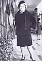 Foto: Modell mit Mantel/Persianerkragen, 1960er Jahre