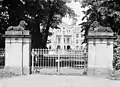 Parktor mit Löwenskulpturen (um 1930)